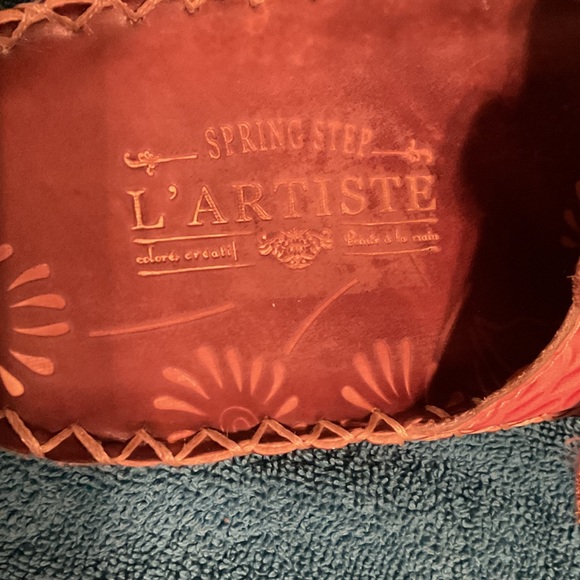 Spring Step L'ATISTE Floral Embossed Sandals - Picture 2 of 5